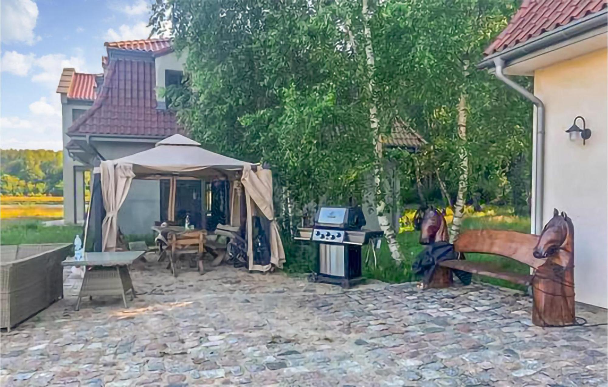 Amazing Home In Gniewino With Kitchen Eksteriør bilde